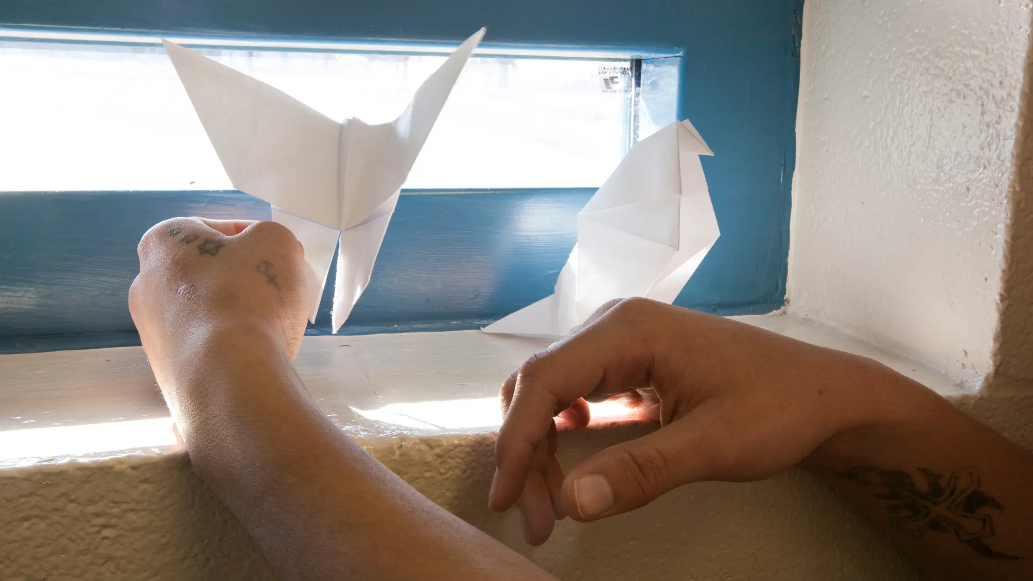 hand-holding-paper